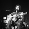 BEN HARPER IN CONCERTO: CINQUE DATE ITALIANE Il 20 luglio 2012 il cantante californiano si esibità all'Hydrogen Festival a Piazziola sul Brenta (Padova)