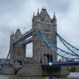 Quando fu costruito, alla fine del XIX secolo, era il ponte basculante più grande e sofisticato dell'epoca. Oggi è uno dei momumenti più rappresentativi della capitale britannica, dal quale si gode una meravigliosa vista sulla città