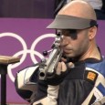 LONDRA 2012: TRE MEDAGLIE PER DIMENTICARE IL CASO SCHWARZER Nel giorno in cui l'Italia conquista un oro, un argento e un bronzo, a fare notizia è soprattutto la squalifica per doping dell'atleta vincitore della maratona di Pechino. Oggi attesa per Josefa Idem