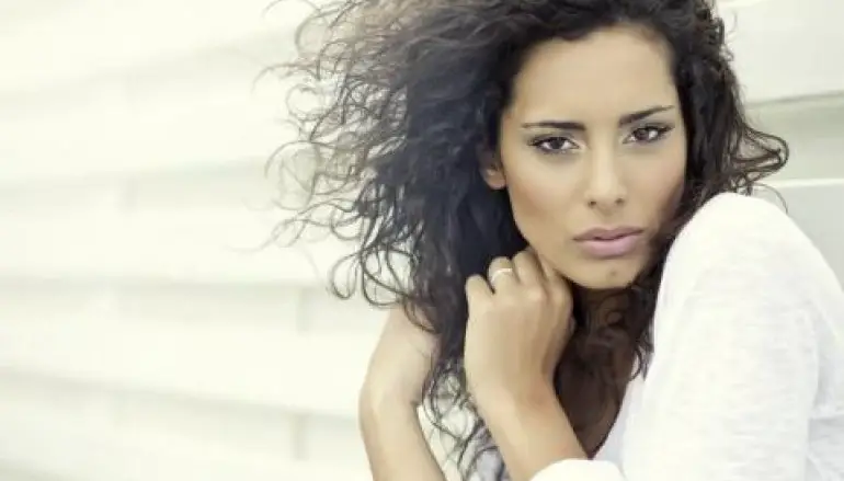 RAFFAELLA MODUGNO, L’ICONA CURVY ITALIANA