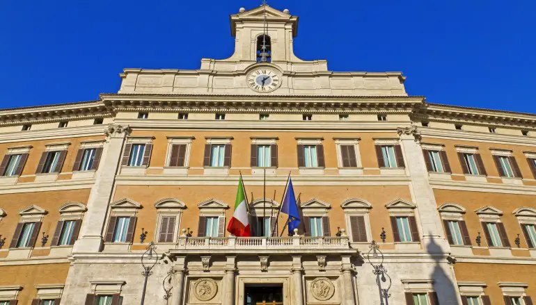 M5S a Bersani: «Consultazioni come Ballarò»