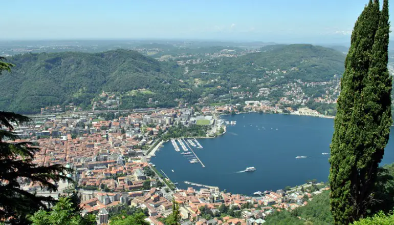 UNA PASSEGGIATA A COMO