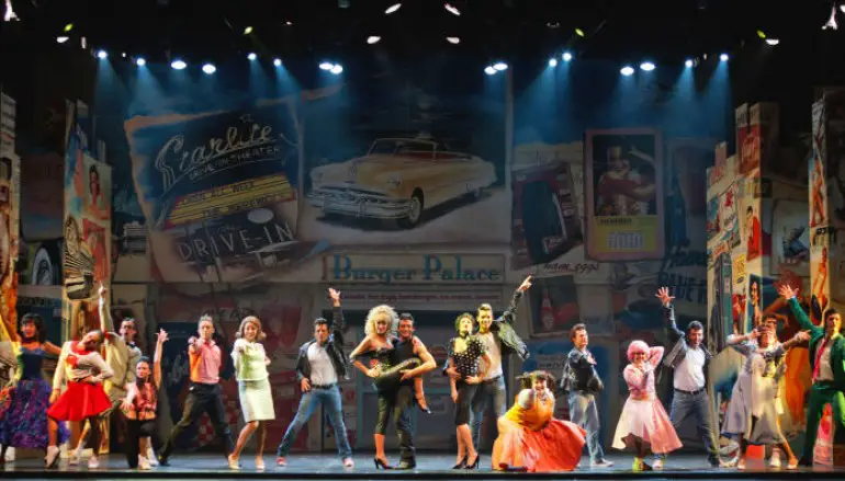 AD AVELLINO IN SCENA GREASE