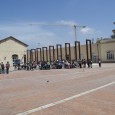 Danni ingenti al polo scientifico e turistico della città partenopea. De Magistris non ha dubbi che «dietro le fiamme ci sia una mano criminale». Ma al momento non si esclude alcuna ipotesi