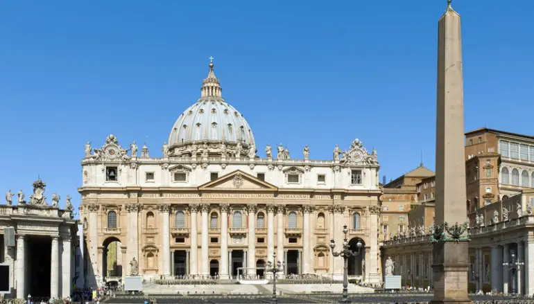 Conclave, chiuso il portone della Cappella Sistina