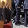 Il giuramento del Governo Letta, sparatoria Palazzo Chigi Mentre il Governo Letta giurava al Quirinale, un uomo ha sparato contro i Carabinieri davanti a Palazzo Chigi. Le immagini dalla piazza di Palazzo Chigi...
