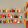 L'opera di Chiara Dynys "Più luce su tutto" donata alla Galleria Nazionale d'Arte Moderna di Roma. Si tratta di una libreria composta da 150 libri in vetro, alcuni dei quali emanano luce...