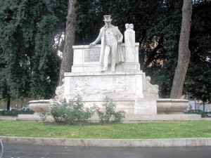 Statua a Giuseppe Gioachino Belli in piazza Belli 1913. Roma, Trastevere realizzata da Michele Tripisciano