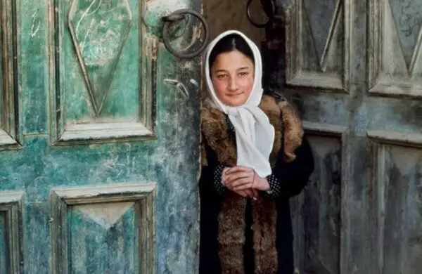Ragazza sull'uscio, Afghanistan, 2003 ©Steve McCurry