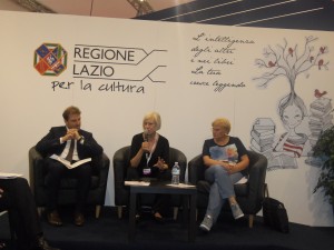 a sx a dx il sindaco di Subiaco Francesco Pelliccia, Lidia Ravera e Sara Mascherpa del Comitato La Culla della Stampa