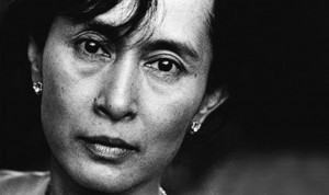Aung-San-Suu-Kyi-vittoria-birmania 2