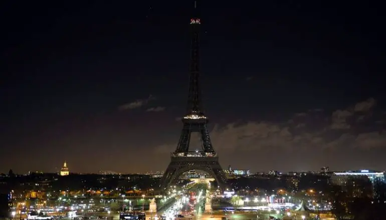 Parigi sotto attacco: l’Occidente? Gigante dai piedi d’argilla
