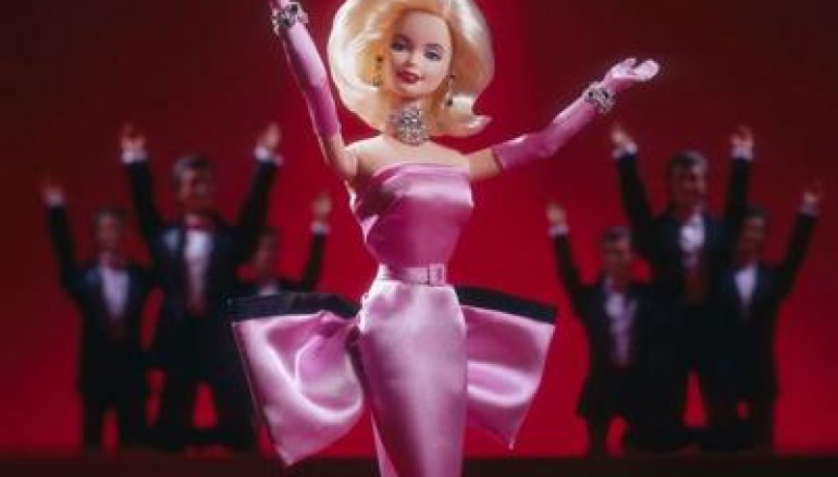 Milano mette in mostra la Barbie, amica per la vita