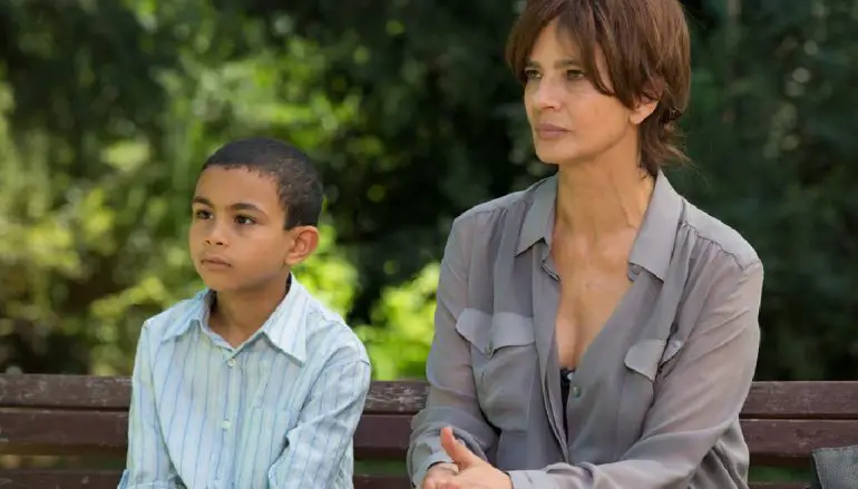 Con il sole negli occhi: recensione e trama del film con Laura Morante