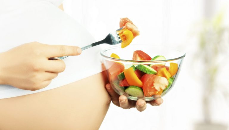 Che cosa mangiare in gravidanza e quali cibi evitare? Intervista alla nutrizionista