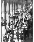 Corso Vittorio Emanuele II. Da sempre punto di passaggio privilegiato per la città - © Gianni Berengo Gardin