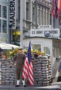 Checkpoint Charlie -  © visitBerlin | Scholvien