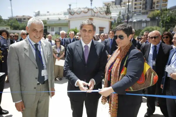 Nella foto da sinistra a destra: il direttore dell’Itae-Cnr Gaetano Cacciola, il presidente dell'assemblea Regionale Siciliana Giovanni Ardizzone, l'ex assessore all'industria della Regione Sicilia Marina Noè   