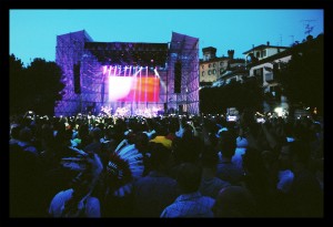 Il palco allestito per il Festival a Barolo