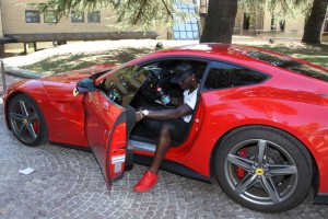 Balotelli arriva in Ferrari - foto di Franco Buttaro