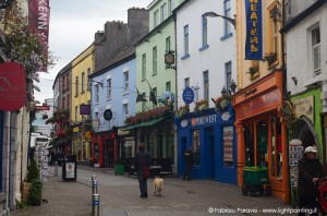 Una via nel centro di Galway © Fabrizio Paravisi