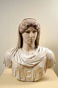 Afrodite Sosandra, marmo copia romana del II secolo d.C su busto rinascimentale, Museo Archeologico Nazionale, Venezia