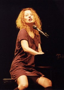 250px-Tori_Amos_piano