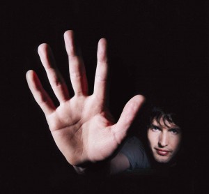 james_blunt_hand