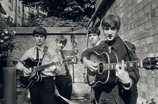 I Beatles negli Abbey Road Studios mentre registrano  il loro primo album Please Please Me  The Beatles in Abbey Road Studios recording their  first album Please Please Me  Londra / London, 1963  54,9 x 73 cm  © Terry O'Neill