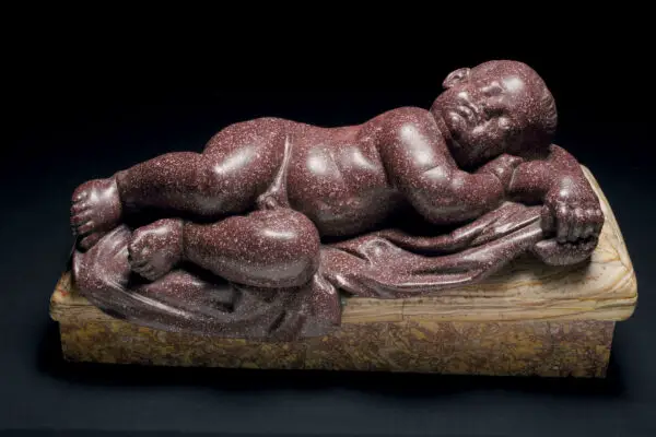 Tommaso Fedeli, Putto dormiente, porfido, altezza 27 cm. Roma, Fondazione Dino ed Ernesta Santarelli