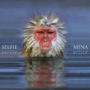 mina-selfie