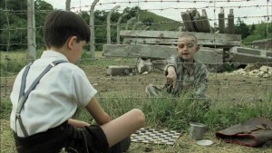 Un'immagine del film Il bambino con il pigiama al righe. 