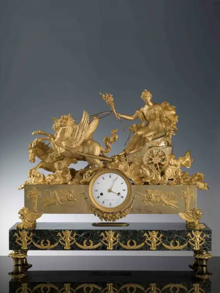 Orologio da mensola cassa: manifattura francese meccanica: Francia, 1810 circa, bronzo cesellato e dorato; cm 58 × 67 × 21, teca cm 82 × 74 × 31 Firenze, Gallerie degli Uffizi, Galleria Palatina e Appartamenti Reali, Sala di Ercole 